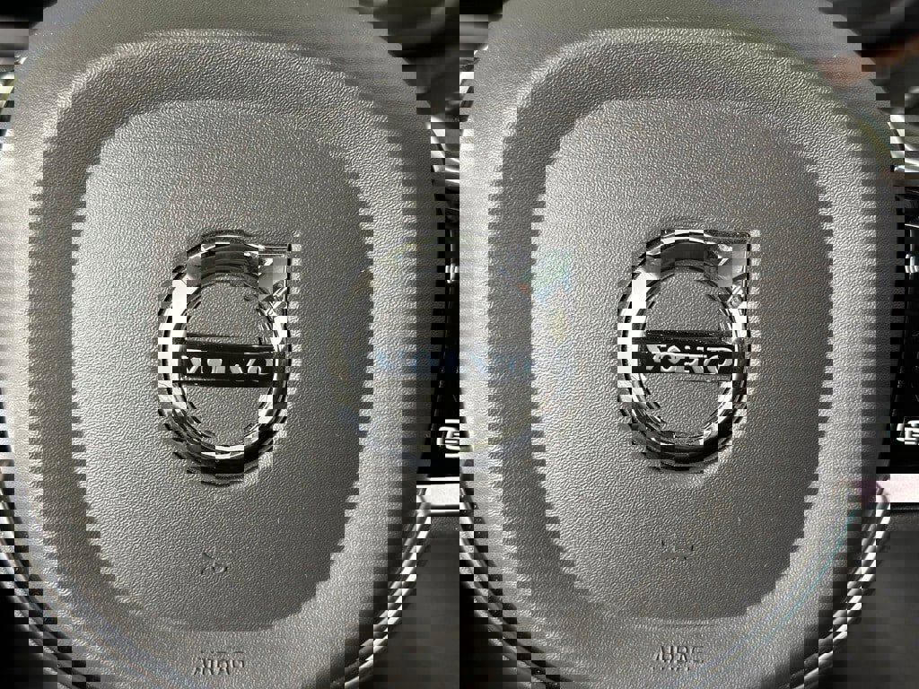 New 2024 Volvo S60 B5 Plus w/ Climate Package image 31