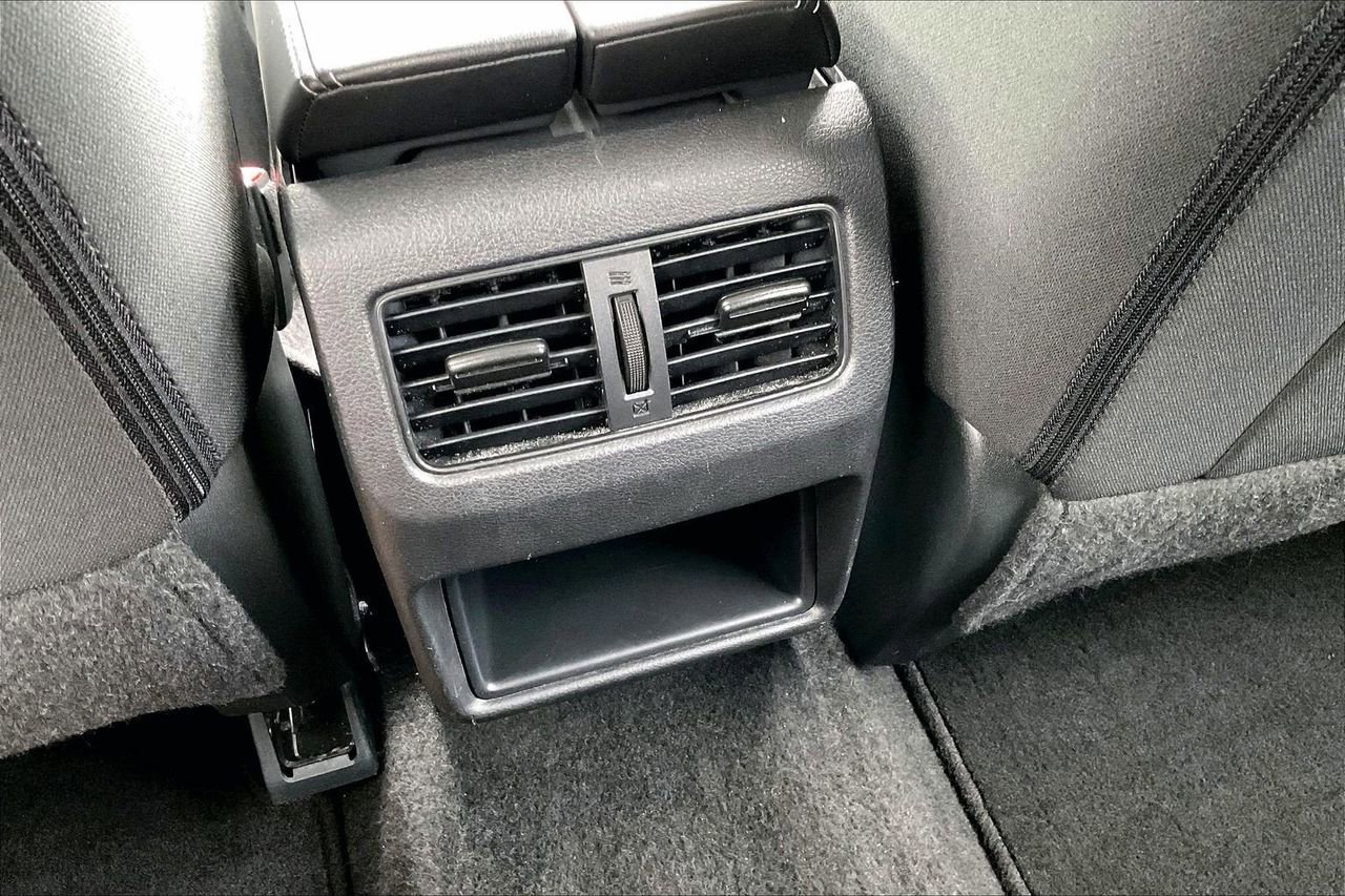Used 2024 Nissan Rogue S FWD image 16