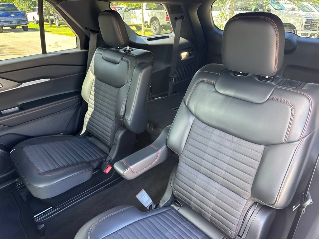 Used 2026 Ford Explorer ST-Line w/ ST-Line Street Pack RWD image 11