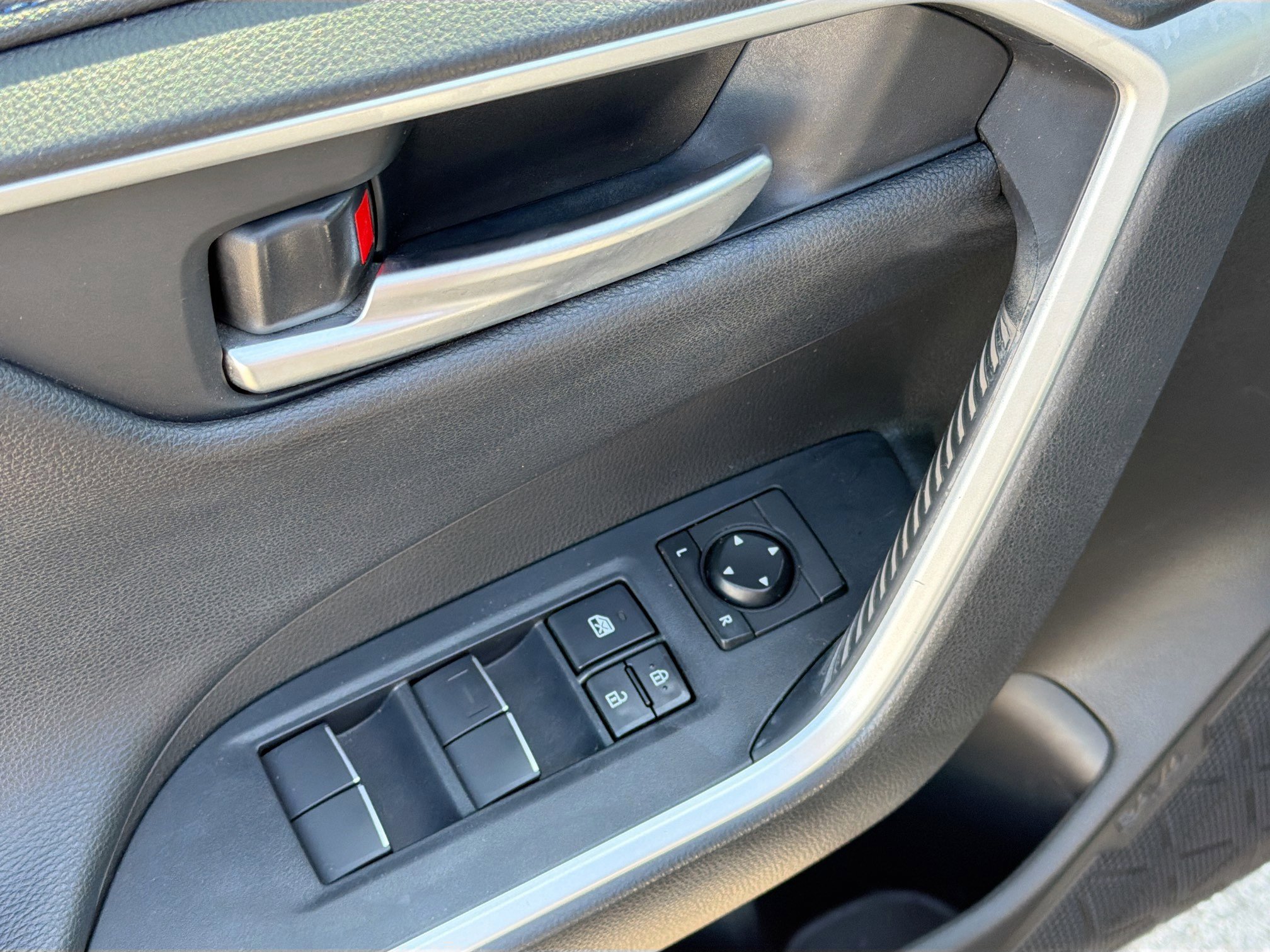 Used 2020 Toyota RAV4 XSE image 23