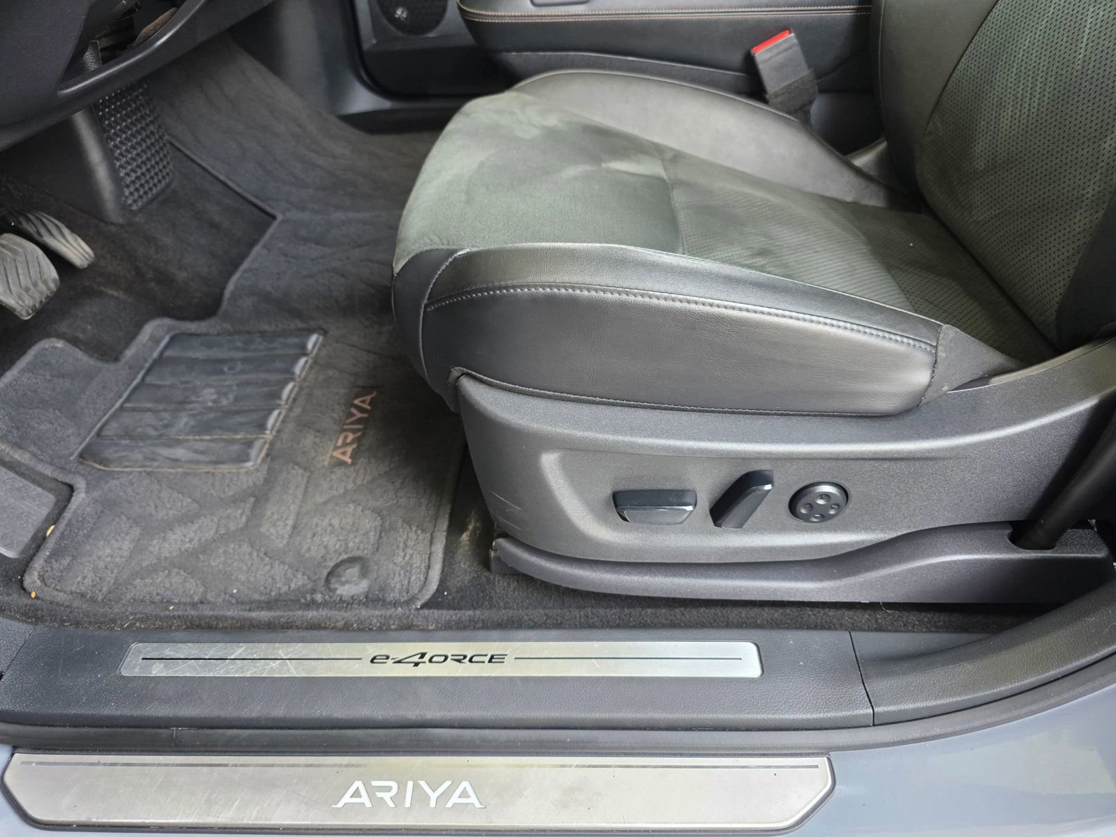 Used 2023 Nissan Ariya AWD image 27