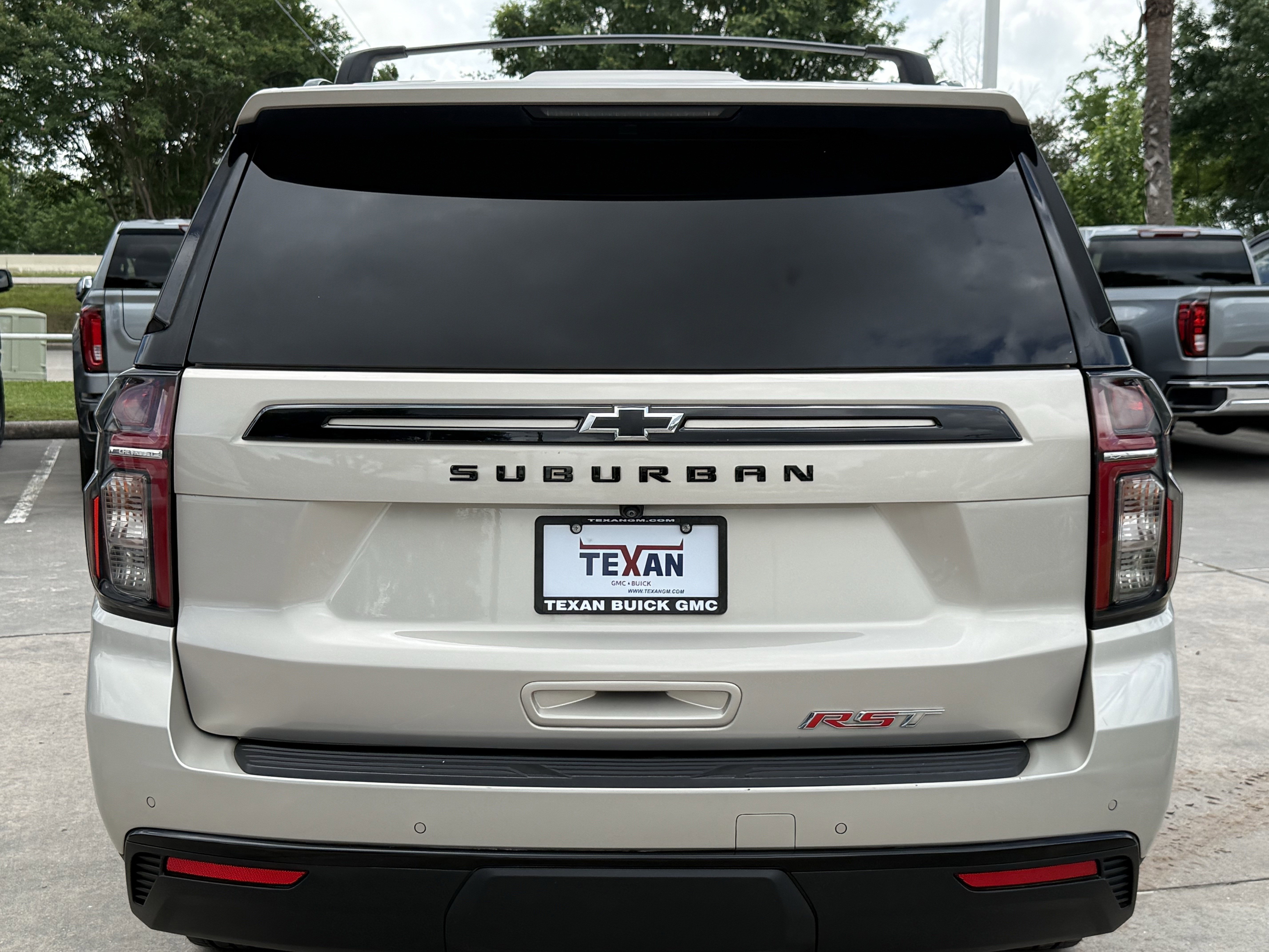 Used 2023 Chevrolet Suburban RST RWD image 6
