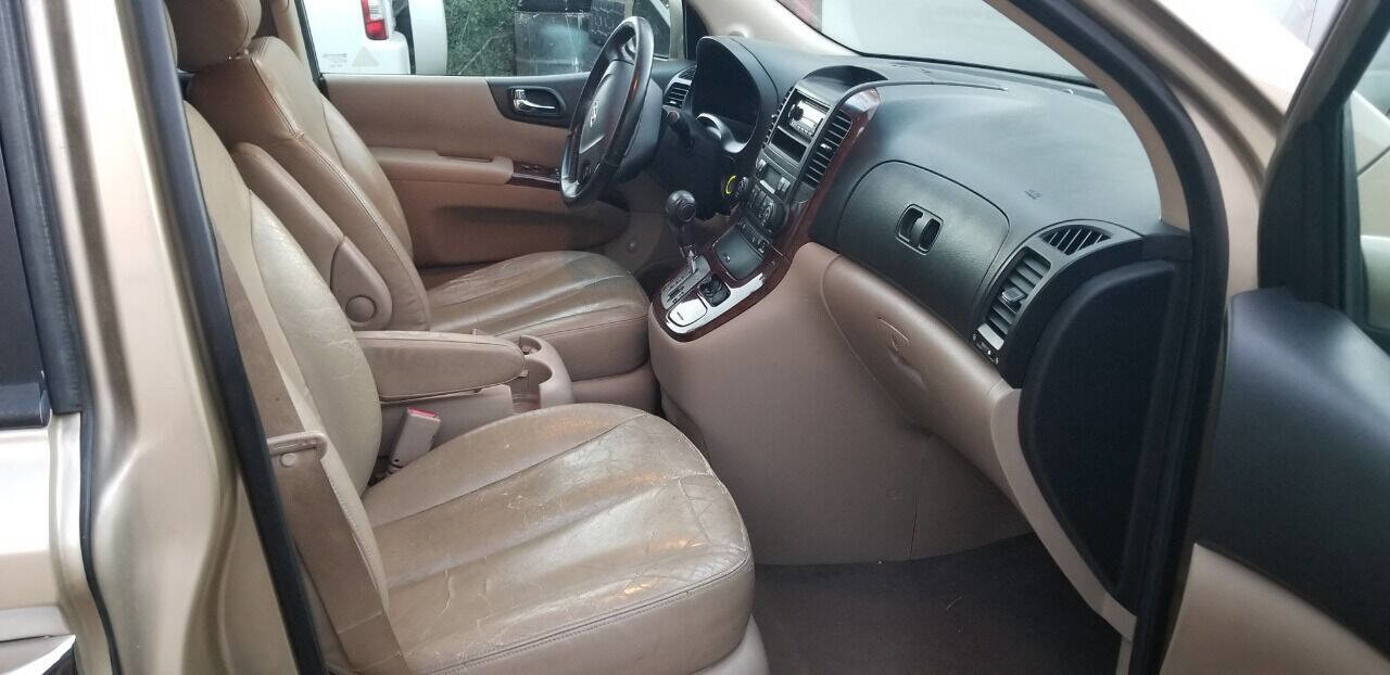 Used 2008 Hyundai Entourage Limited image 7