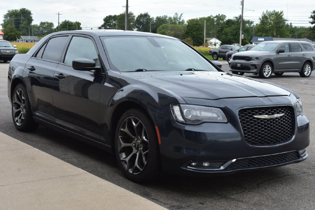 Used 2017 Chrysler 300 S RWD image 10