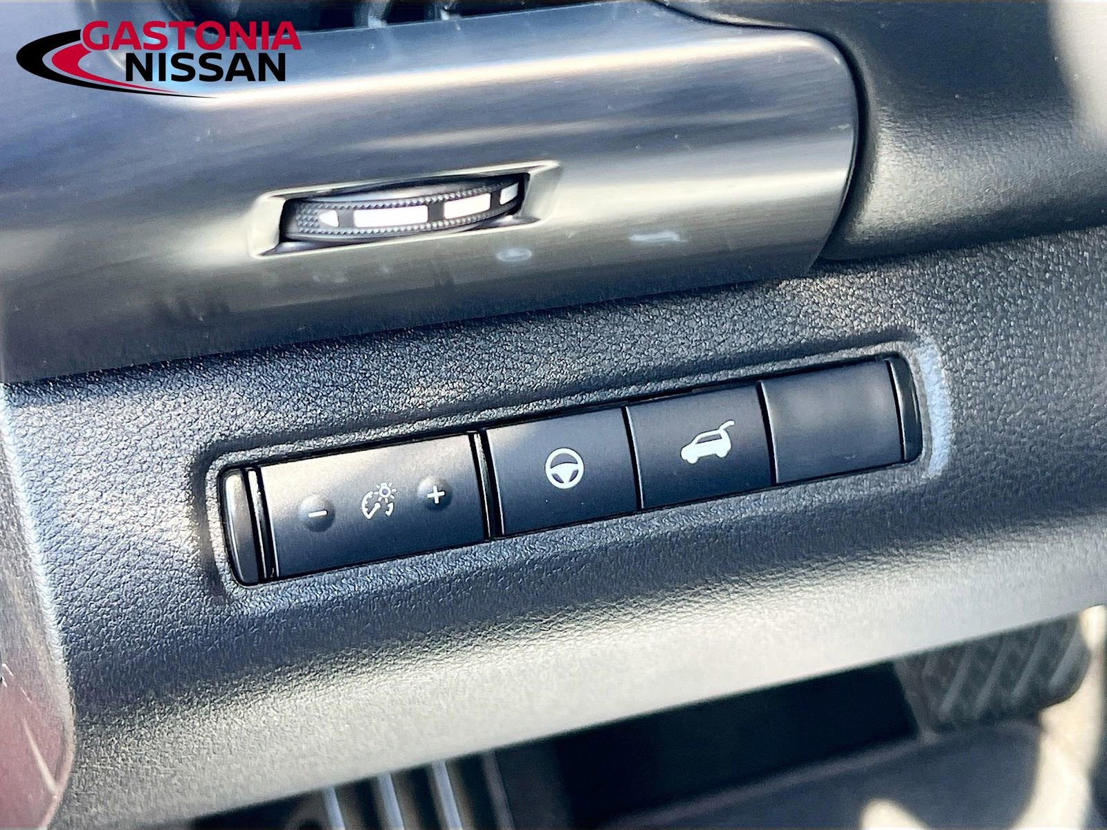 Used 2024 Nissan Pathfinder SL FWD image 13
