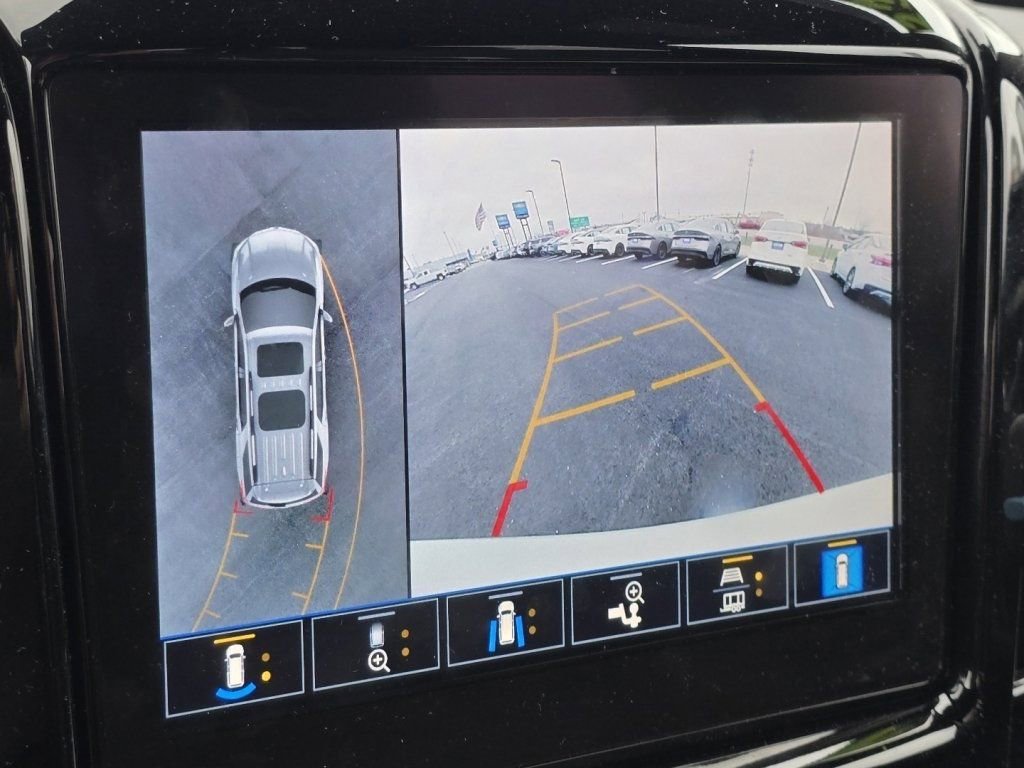 Used 2023 Chevrolet Traverse LT image 5