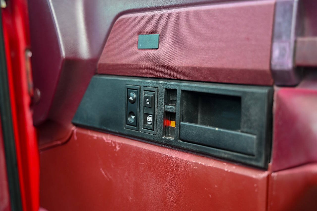 Used 1989 Chevrolet Silverado 1500 4x4 Regular Cab image 90