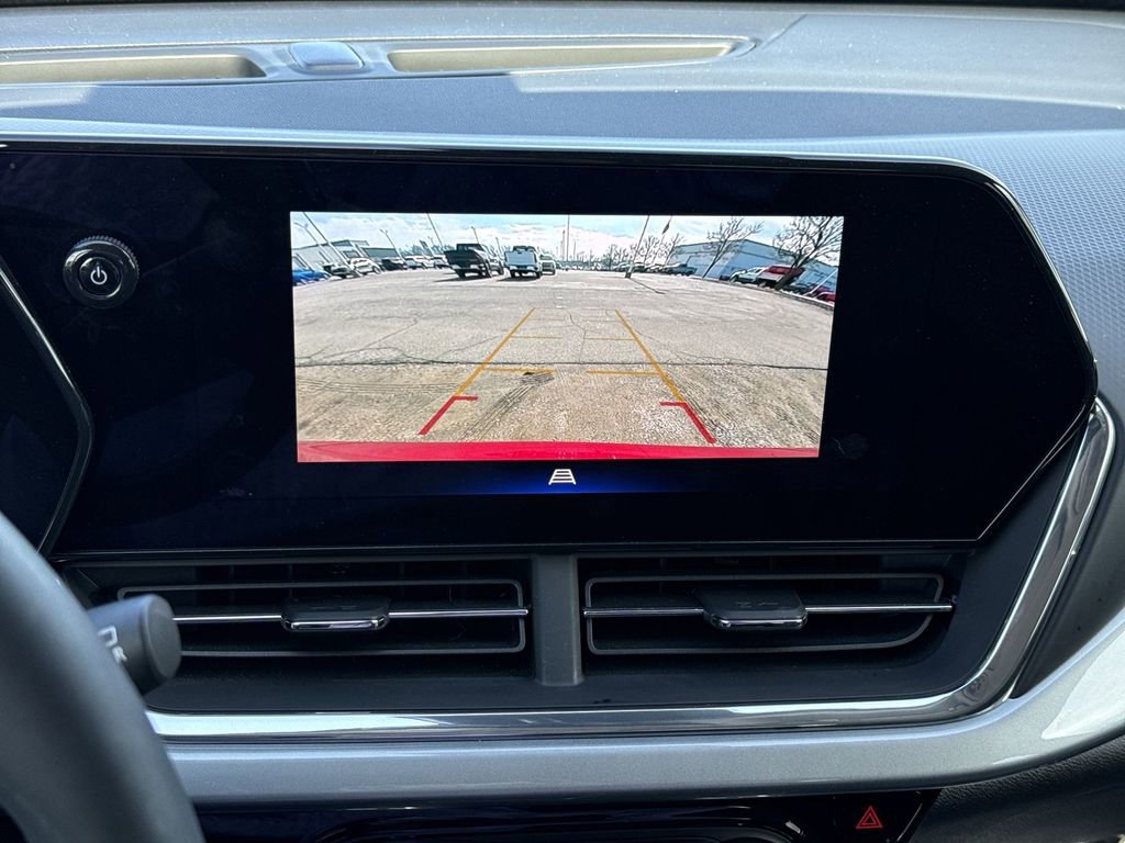 Used 2025 Chevrolet Trax LT w/ Driver Confidence Package image 23