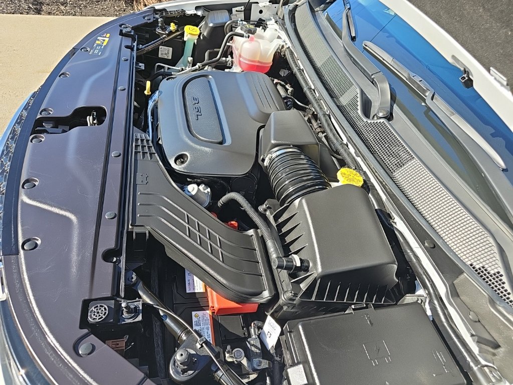 Certified 2024 Chrysler Pacifica Touring-L FWD image 38