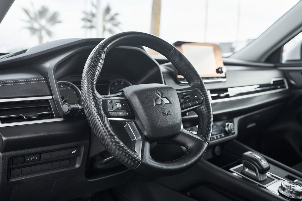 Used 2023 Mitsubishi Outlander SE image 21