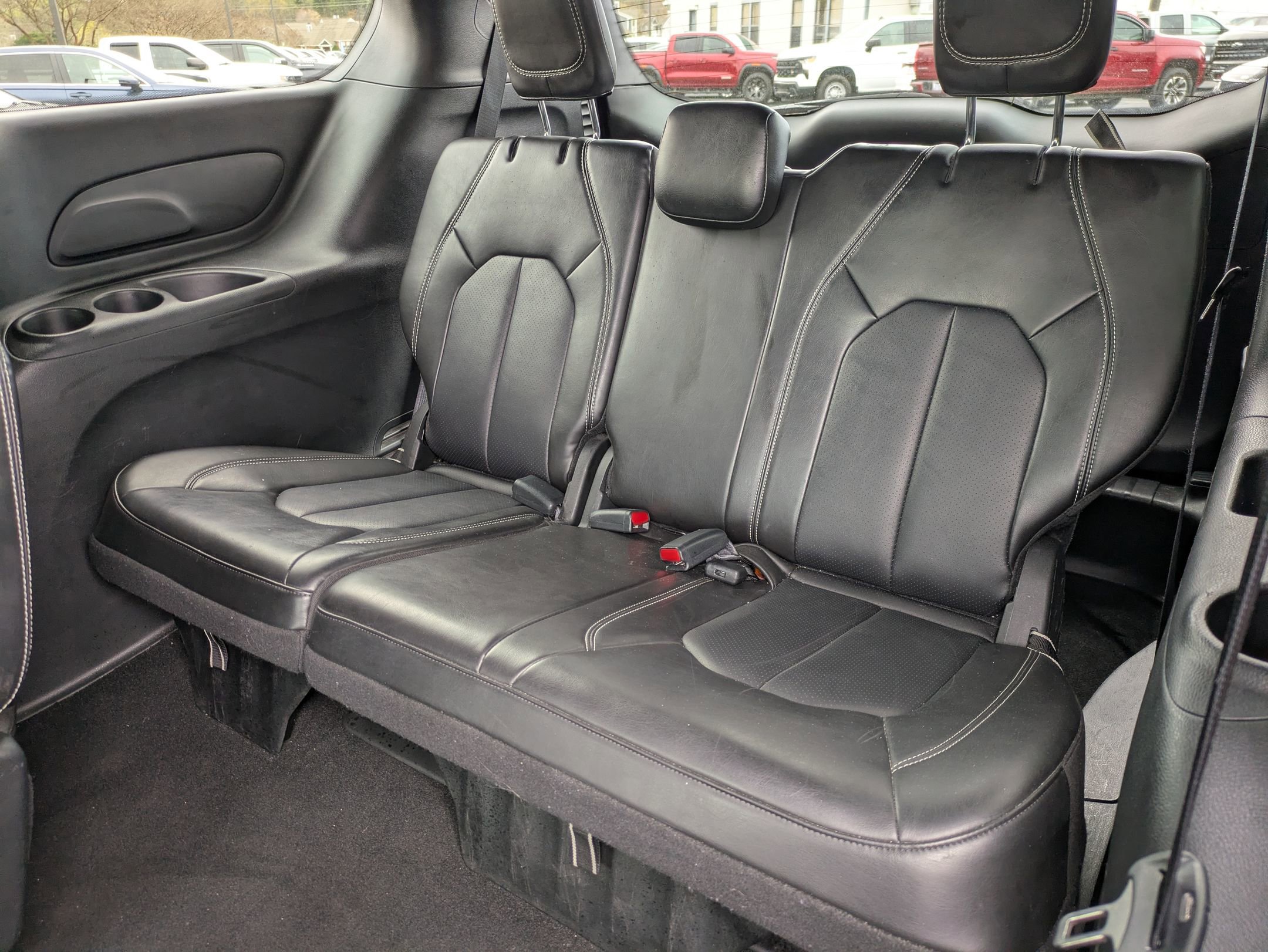 Used 2025 Chrysler Pacifica Select image 35