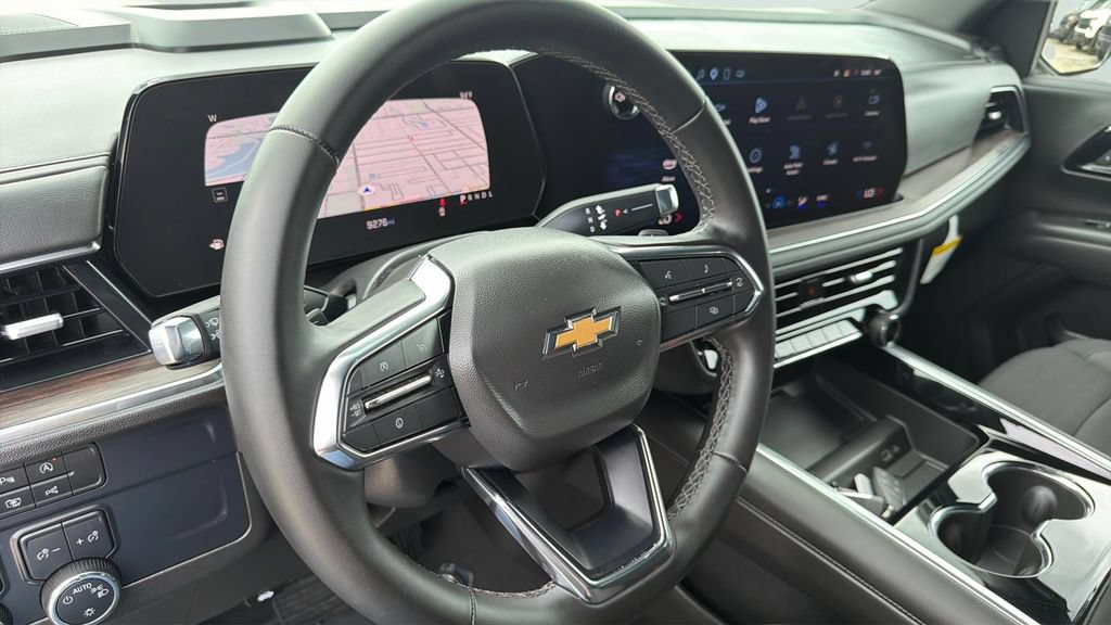 Certified 2025 Chevrolet Suburban LS RWD image 24