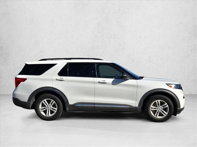 Used 2022 Ford Explorer XLT image 4