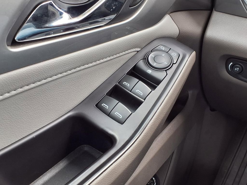 Used 2020 Chevrolet Traverse LT FWD image 19