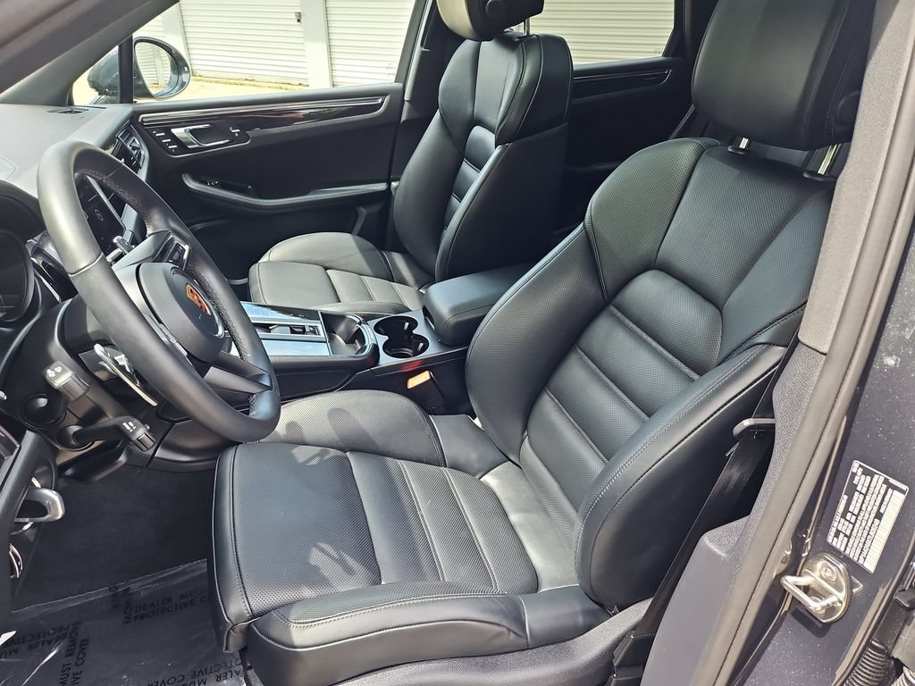 Certified 2026 Porsche Macan AWD/4WD image 5