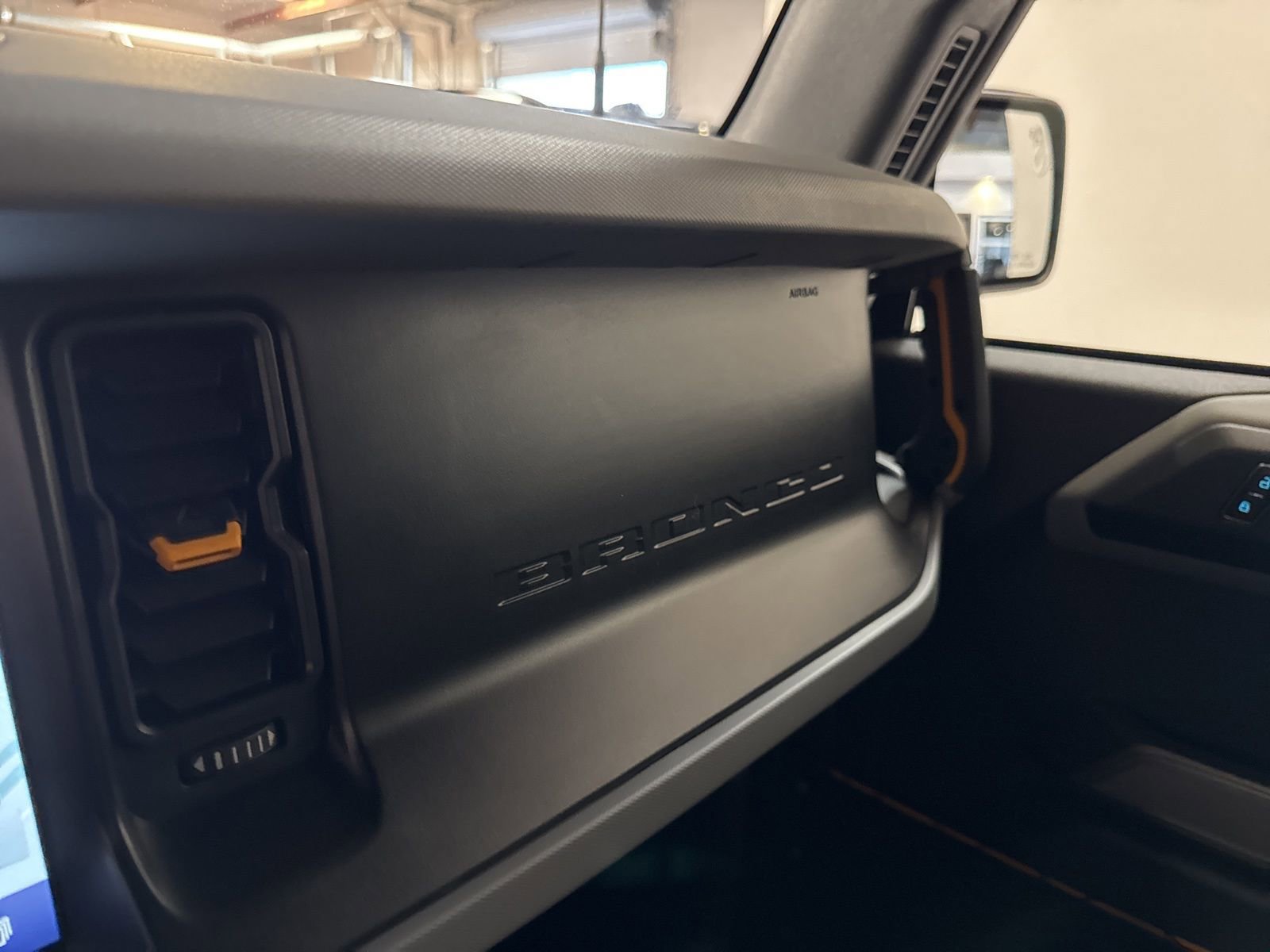 Used 2023 Ford Bronco Badlands image 36