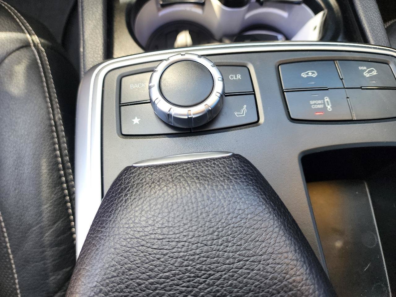 Used 2016 Mercedes-Benz GL 550 4MATIC image 23
