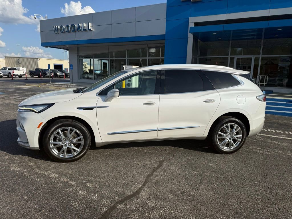 Used 2023 Buick Enclave Essence w/ Experience Buick Package image 2