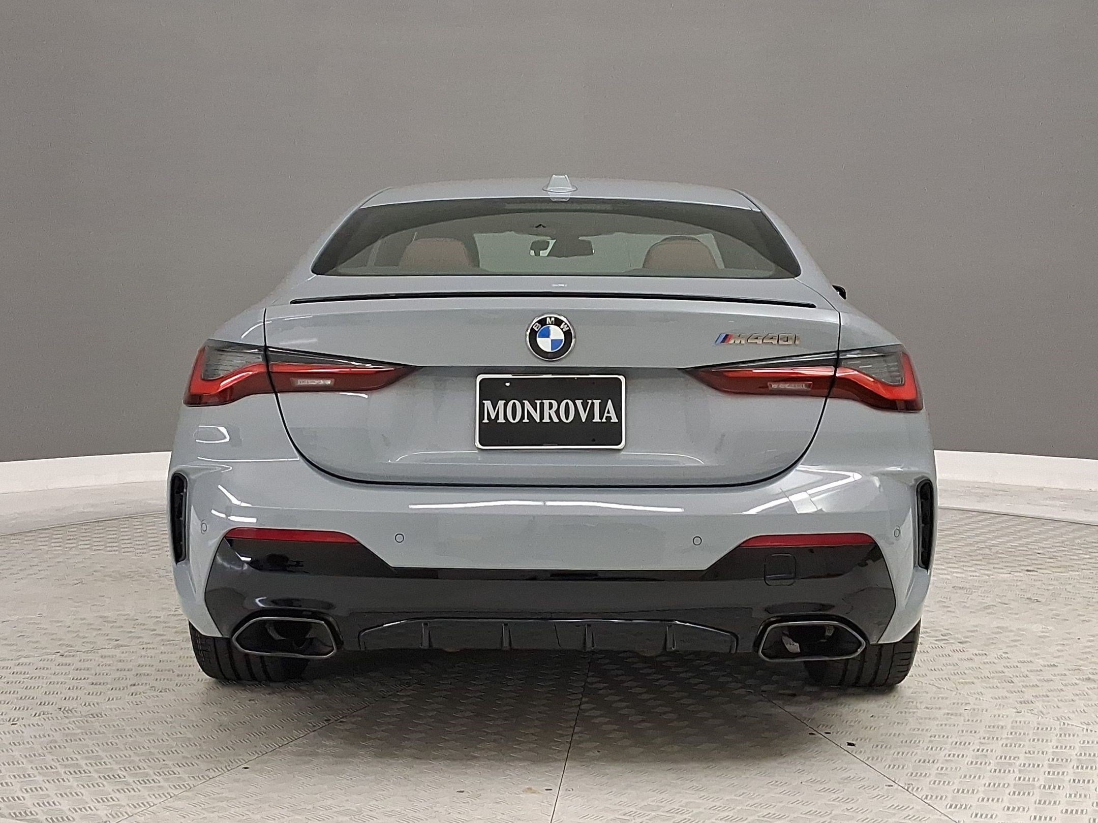 Used 2024 BMW M440i Coupe w/ Shadowloine Package RWD image 10