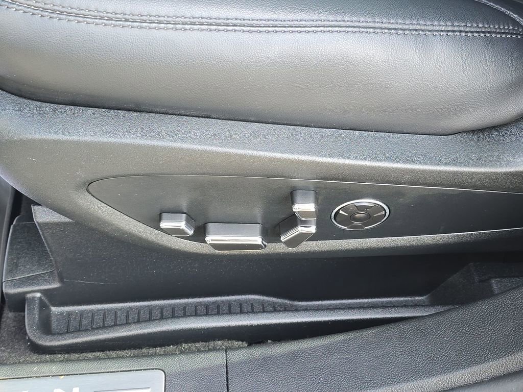 Used 2022 Lincoln Nautilus Reserve w/ Equipment Group 201A image 12