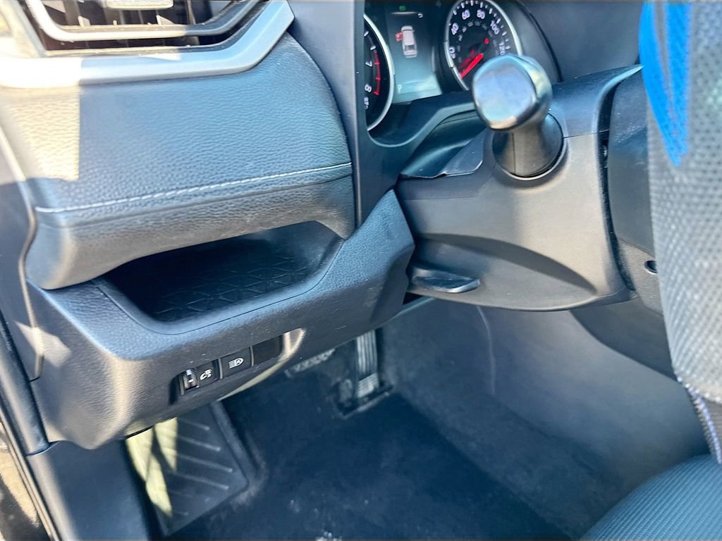 Used 2021 Toyota RAV4 LE image 10
