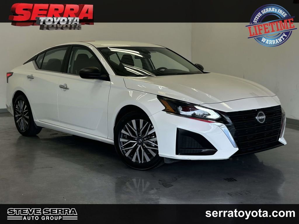 Used 2025 Nissan Altima 2.5 SV FWD image 1