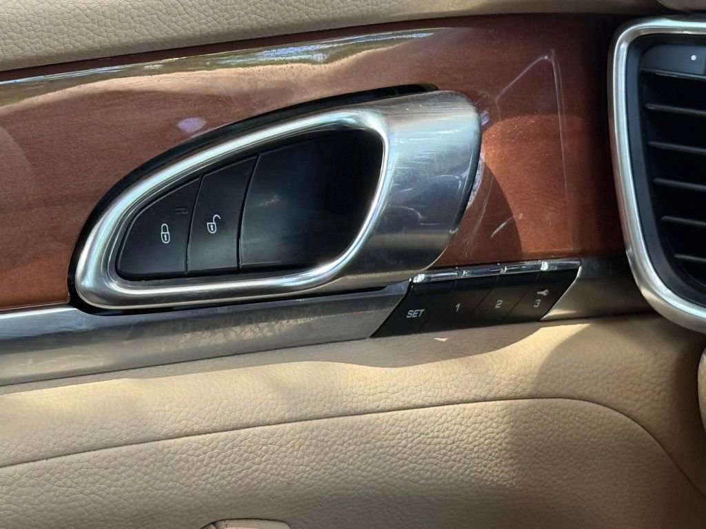 Used 2014 Porsche Panamera RWD image 19
