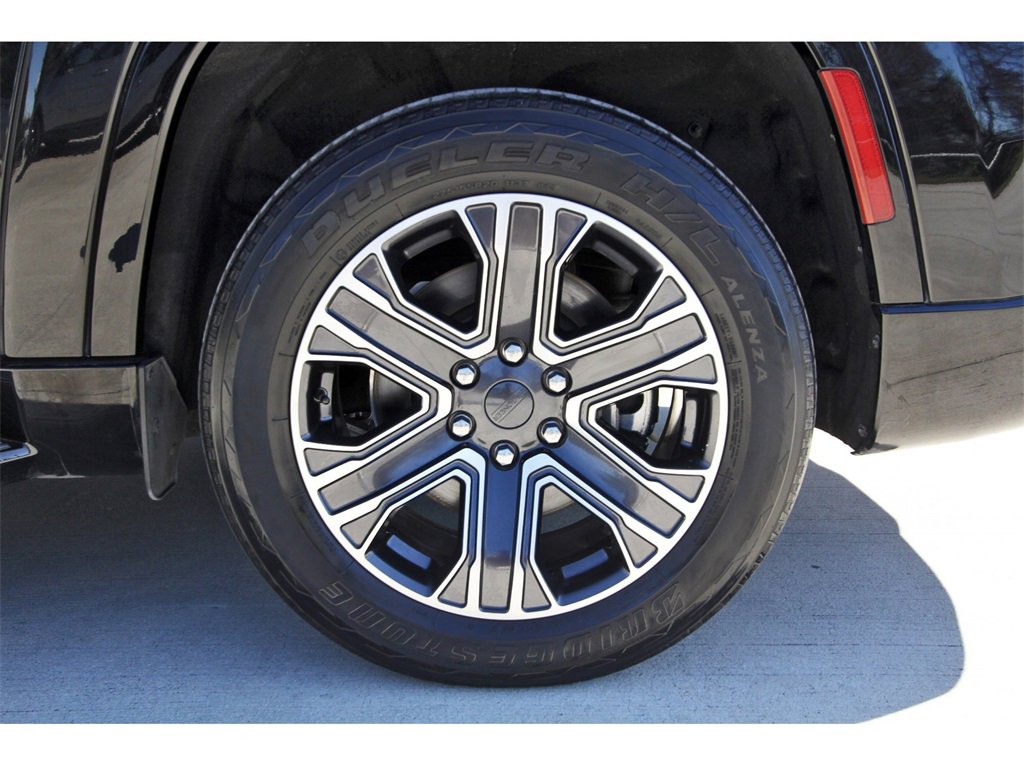 Used 2023 Jeep Wagoneer L 2WD w/ Premium Group I image 33