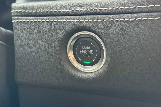 Certified 2025 Cadillac Escalade Premium Luxury image 24