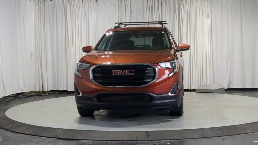 Used 2019 GMC Terrain SLE w/ Driver Convenience Package image 3