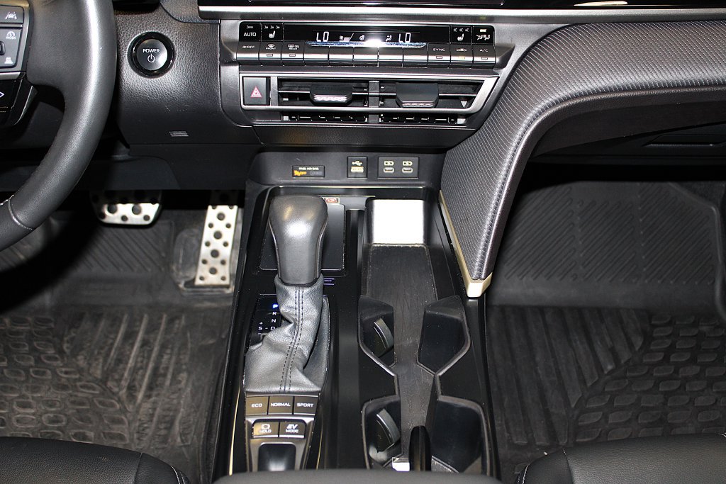 Used 2025 Toyota Camry SE w/ Convenience Package AWD/4WD image 19