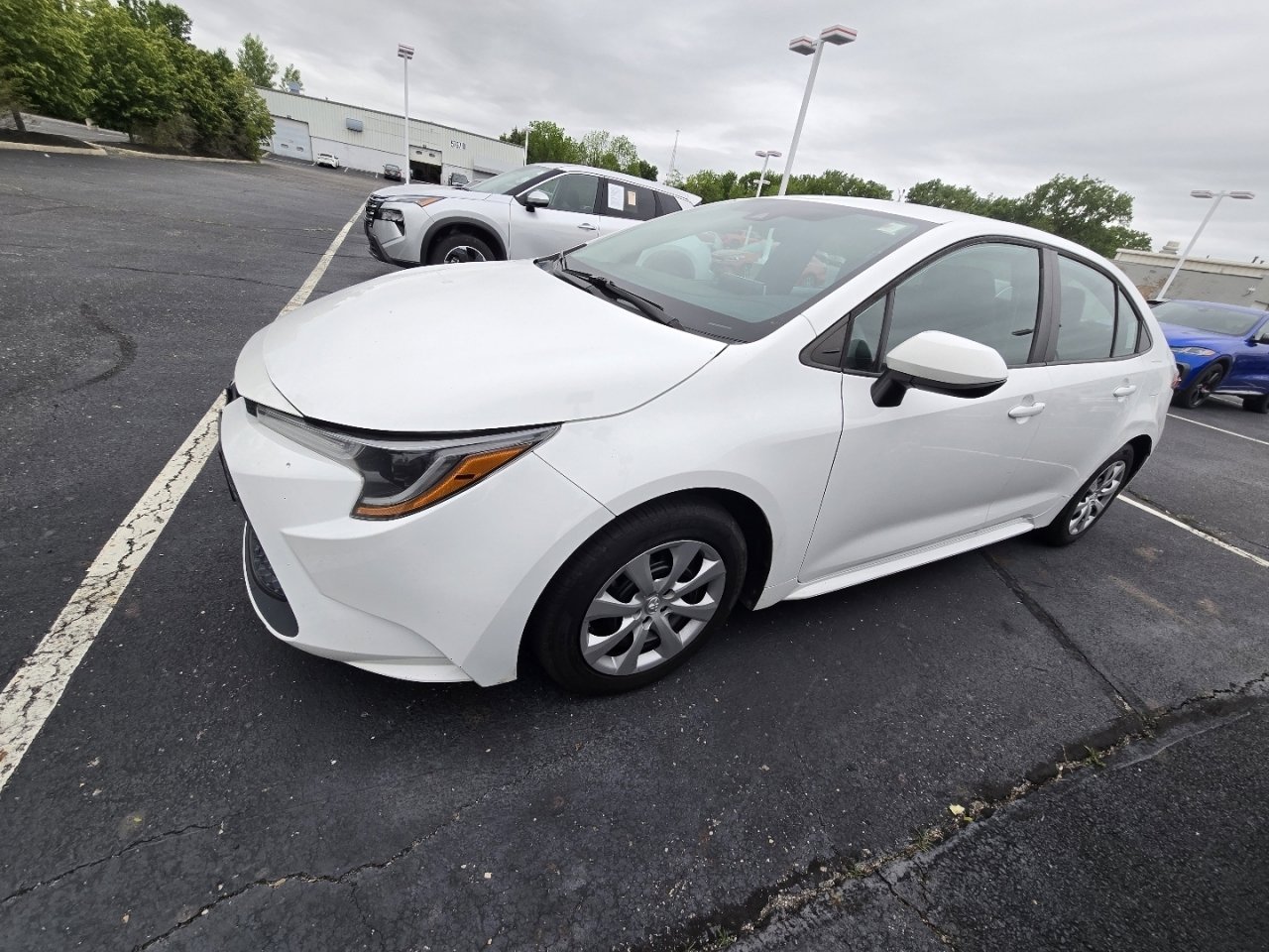 Used 2021 Toyota Corolla LE w/ Carpet Mat Package (TMS) FWD image 4