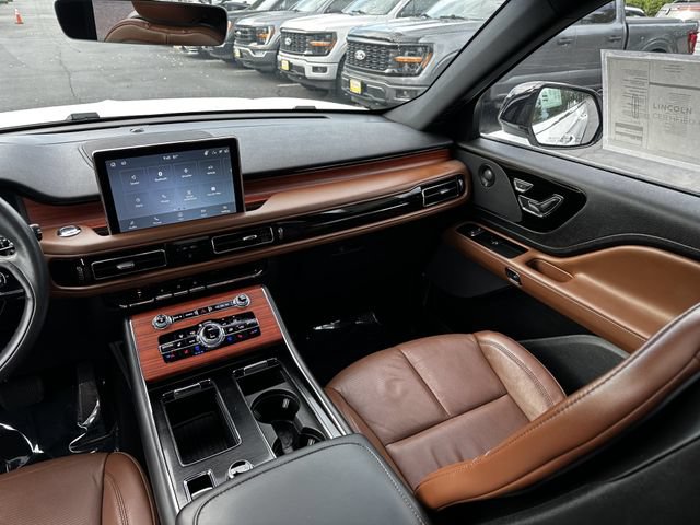 Certified 2024 Lincoln Aviator Reserve w/ Equipment Group 201A AWD/4WD image 17