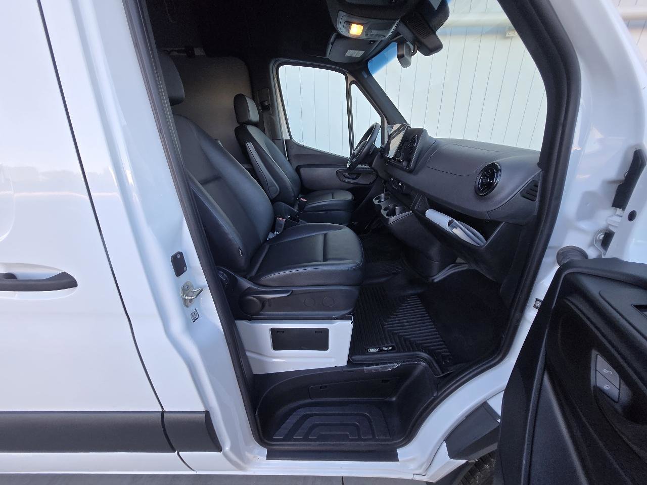 Used 2022 Mercedes-Benz Sprinter 2500 image 42