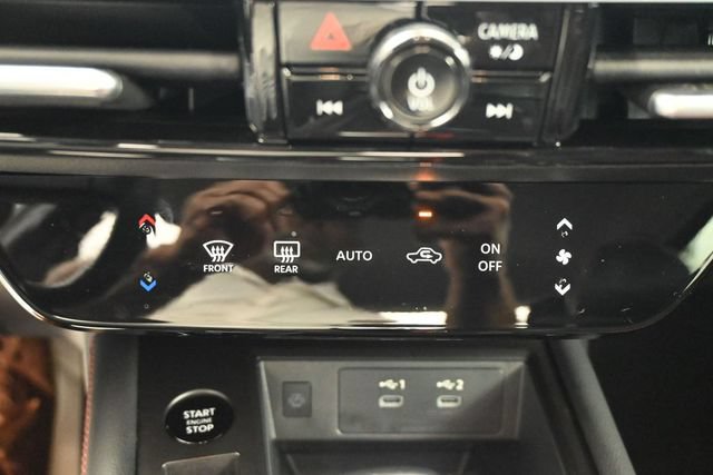 Used 2025 Nissan Kicks SR FWD image 32