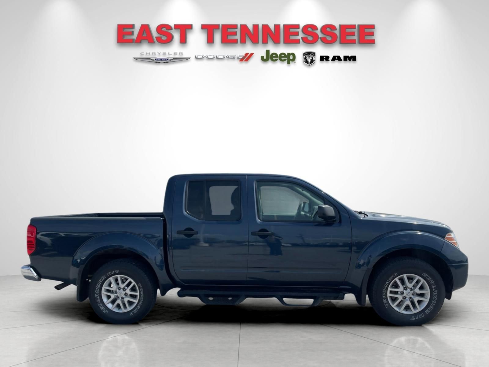 Used 2021 Nissan Frontier SV image 2