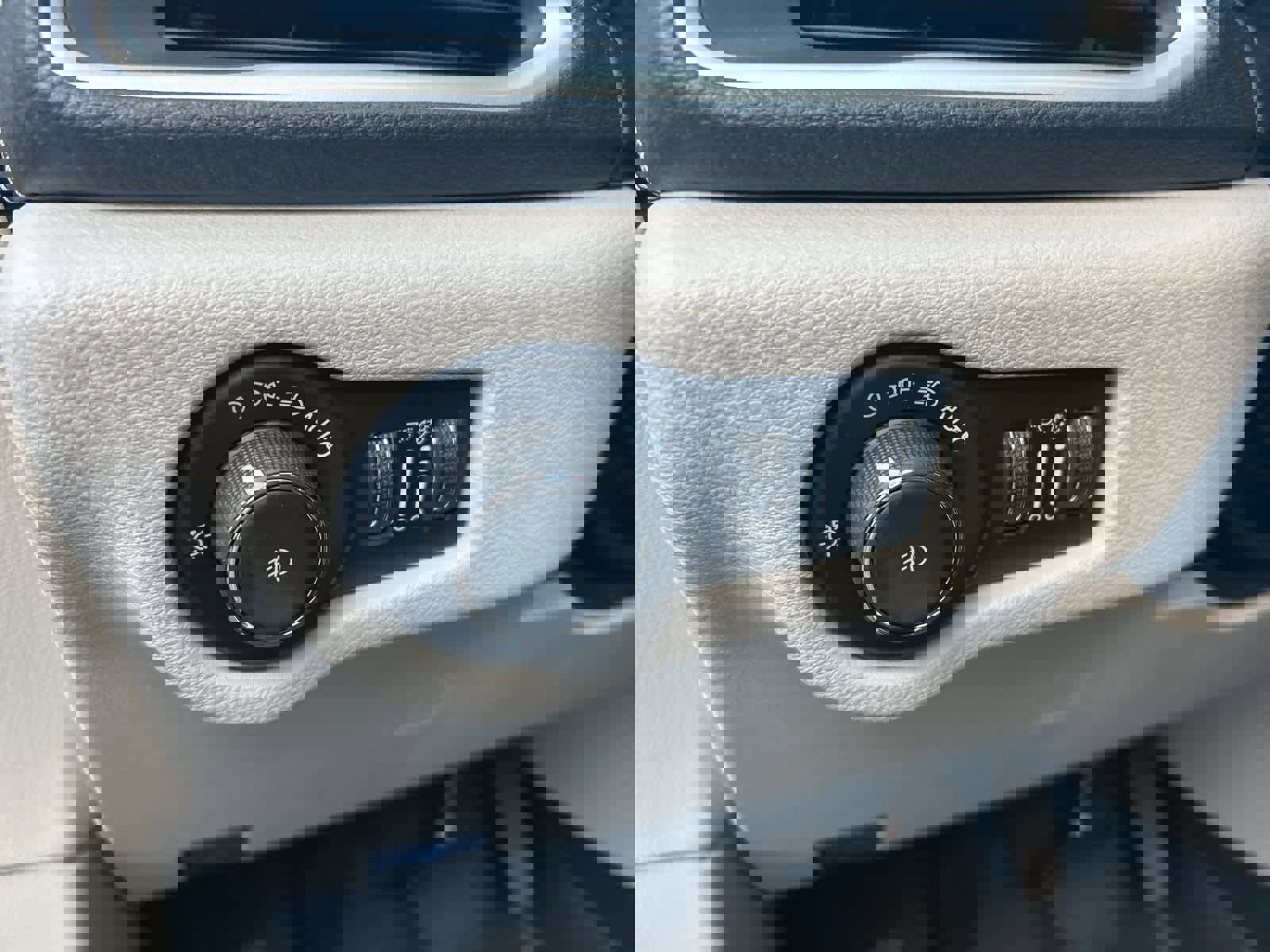 Used 2022 Chrysler Pacifica Touring-L image 34