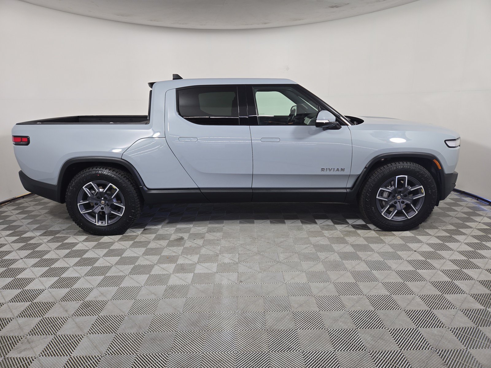Used 2023 Rivian R1T Adventure AWD/4WD image 6