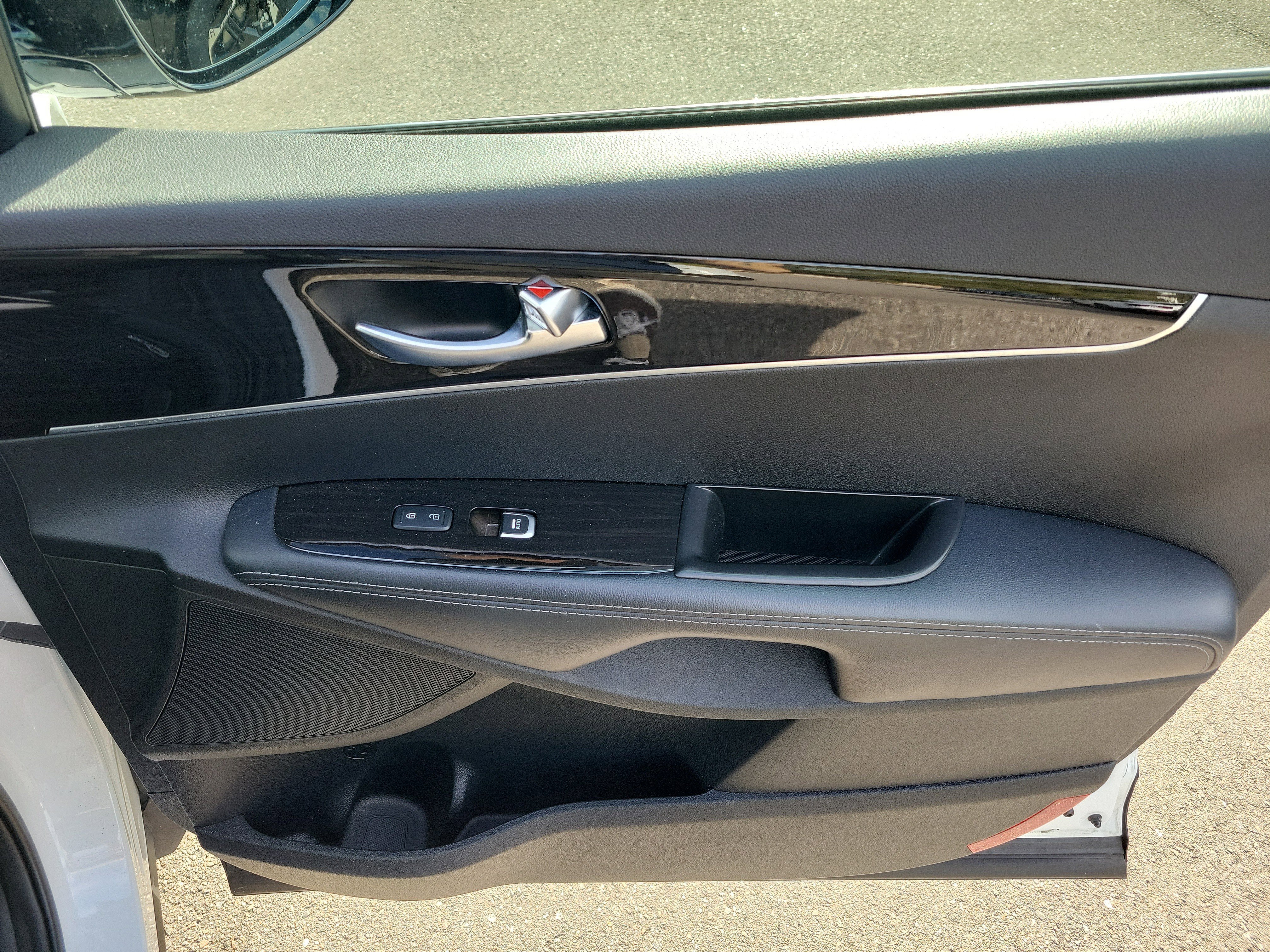 Used 2020 Kia Sorento LX image 10