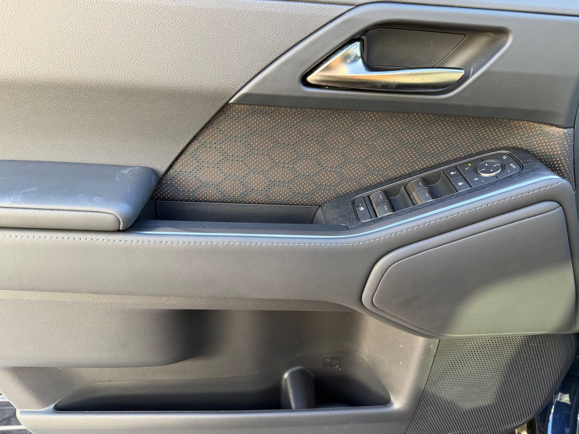 Used 2025 Lexus GX 550 550 Premium+ w/ Accessory Package (2T) image 37