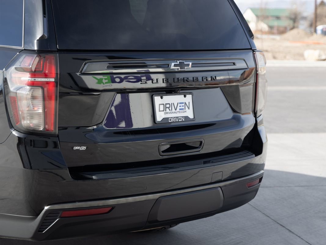 Used 2022 Chevrolet Suburban Z71 w/ Luxury Package AWD/4WD image 7