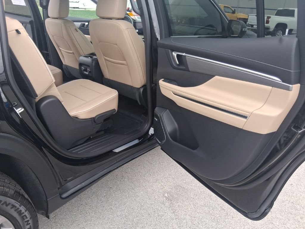 Used 2026 Buick Enclave Preferred w/ LPO, Floor Liner Package AWD/4WD image 24