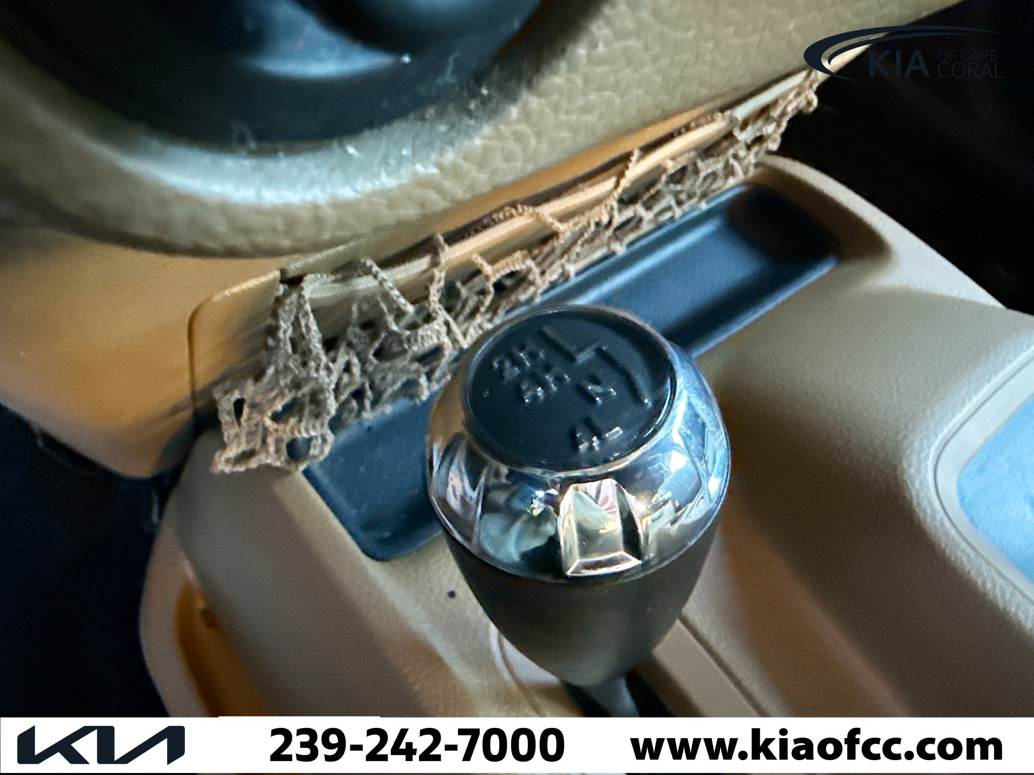 Used 2017 Jeep Wrangler Unlimited Sahara w/ Connectivity Group image 27