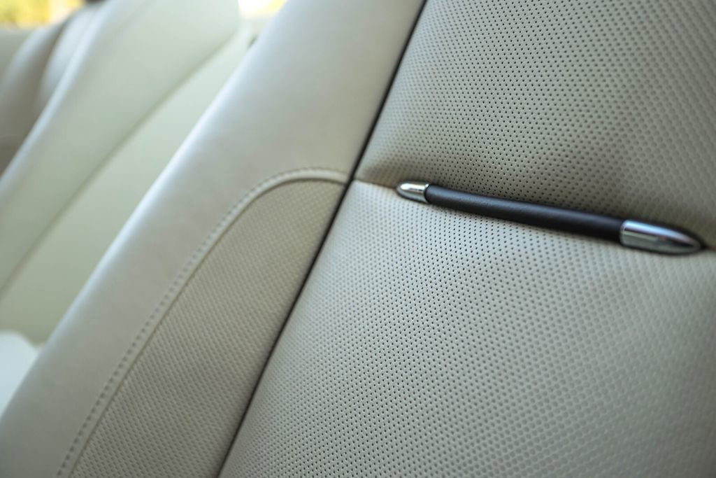 Used 2016 Rolls-Royce Dawn image 48