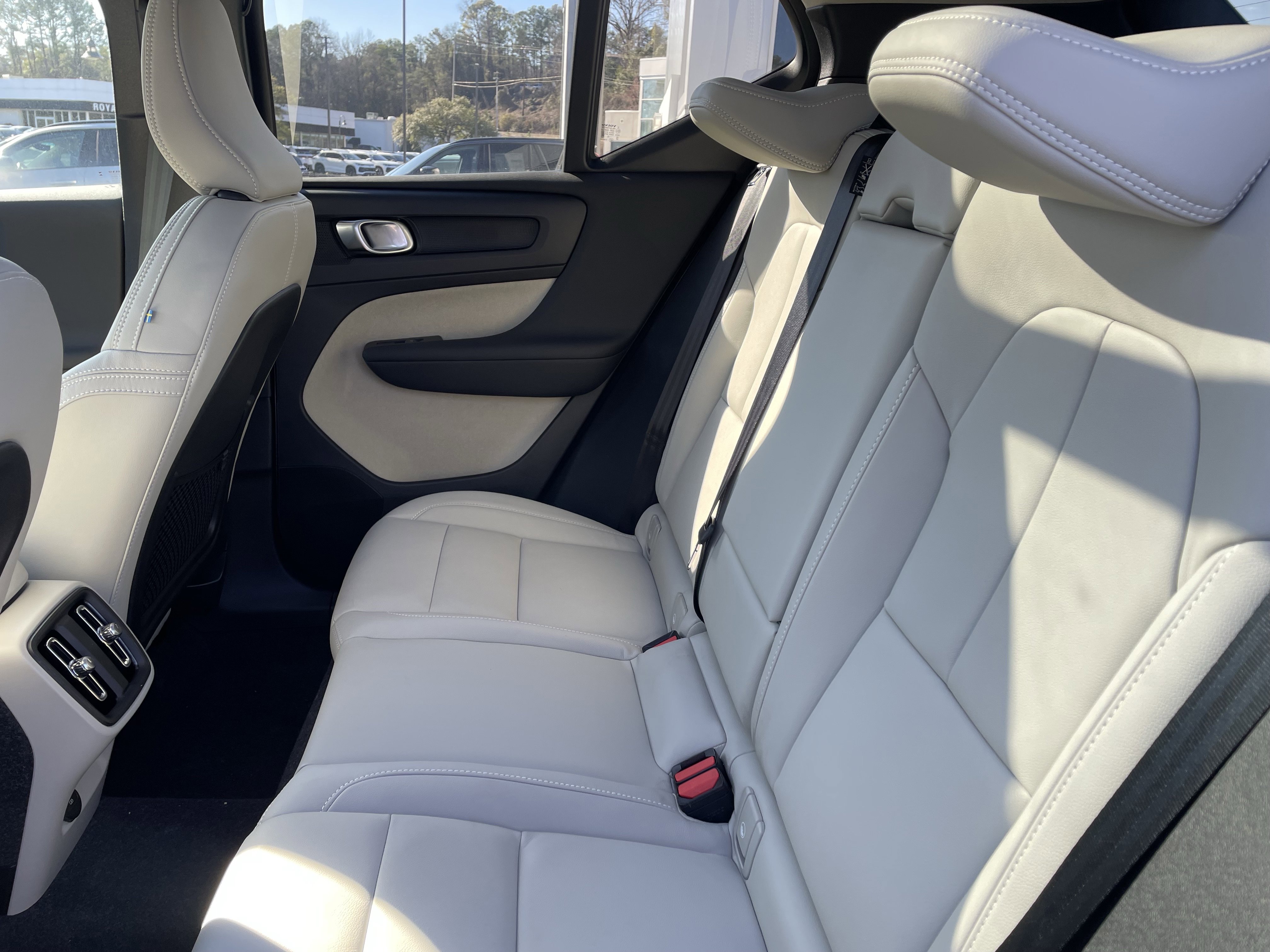 New 2026 Volvo XC40 B5 Ultra w/ Protection Package Premier image 11