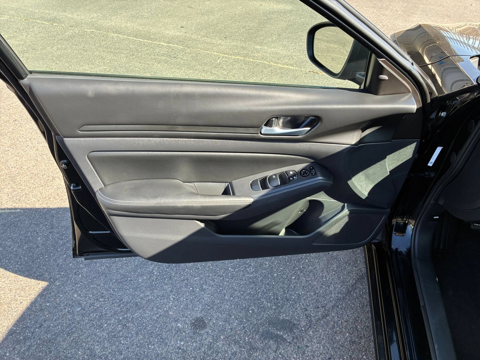 Used 2025 Nissan Altima 2.5 SV FWD image 18