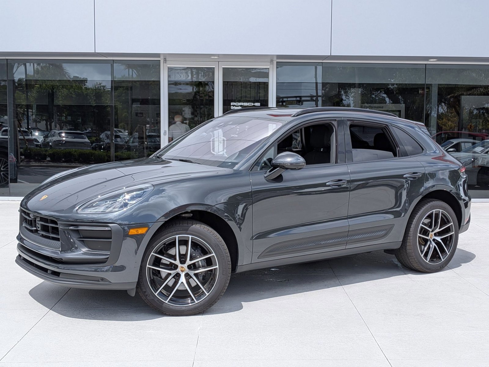 Certified 2025 Porsche Macan AWD/4WD video 1