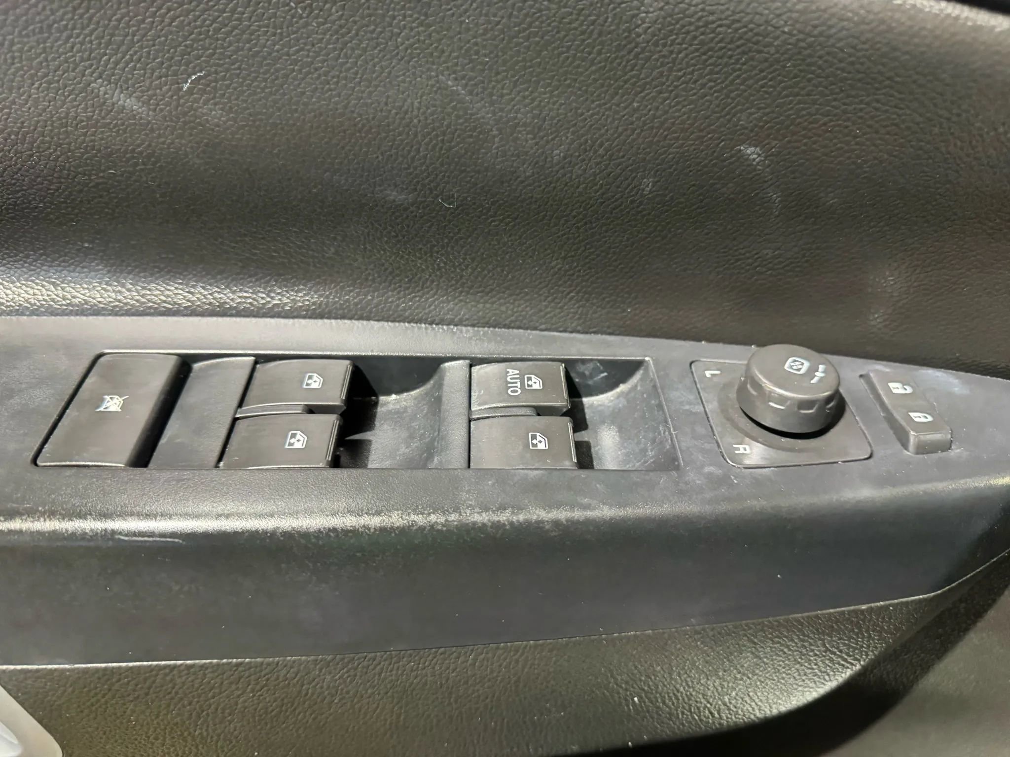 Used 2014 Chevrolet Captiva Sport LT w/ Convenience Package image 8