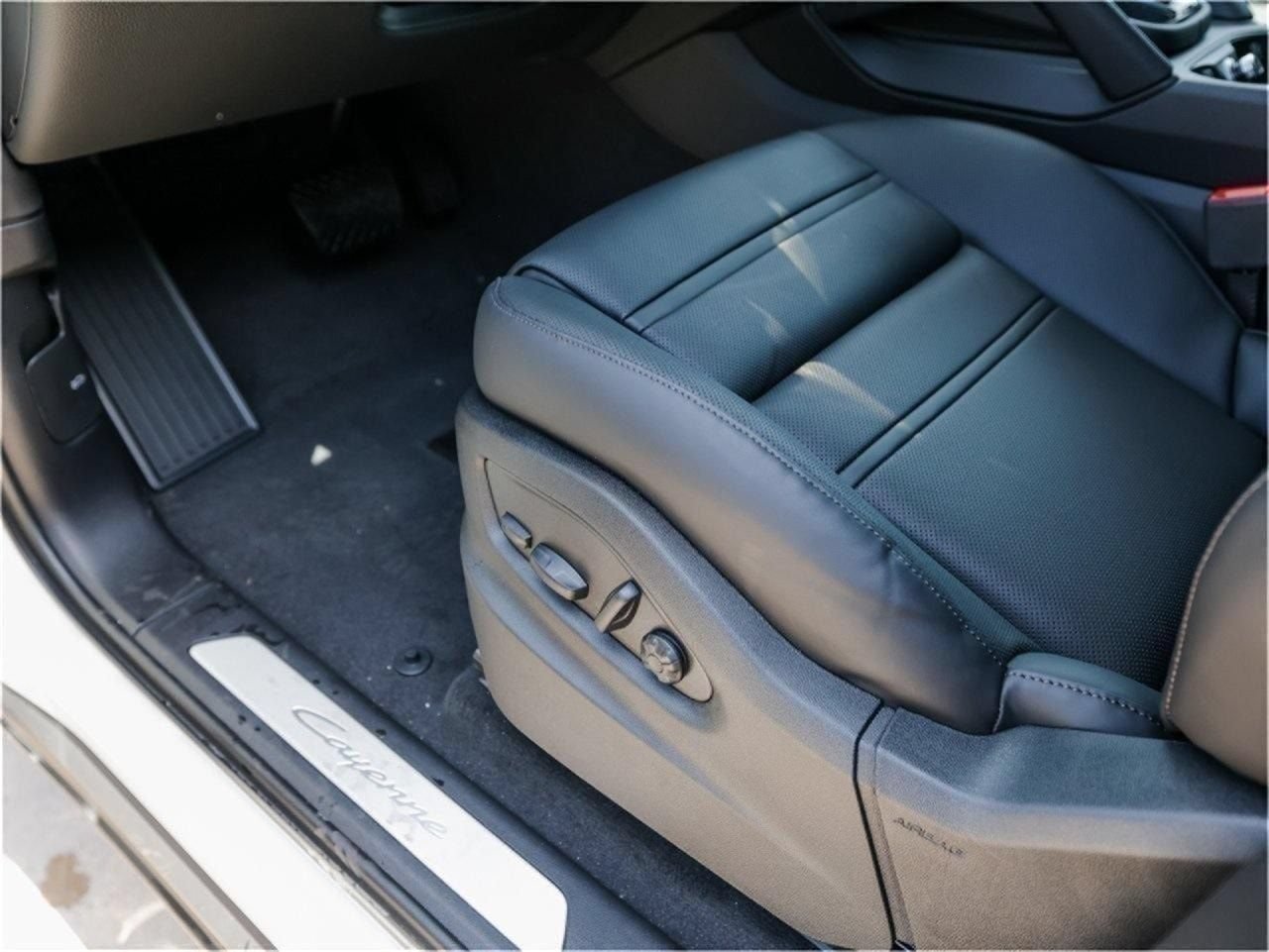 Certified 2025 Porsche Cayenne Coupe AWD/4WD image 14