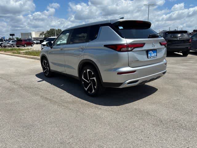 Used 2024 Mitsubishi Outlander SE AWD/4WD image 3